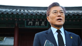 文, 출마선언 후 첫 현장행보로 김구 선생 묘역 참배
