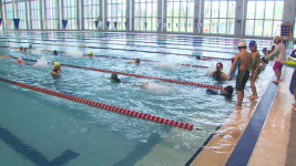 물에 빠진 생존수영 수업…“수영장 없는데 어디서 수영해요?”