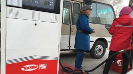 “北, 차 한 대당 20리터로 주유 제한…휴업 주유소 속출”