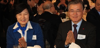 文 대통령-민주 지도부 만찬회동…국정운영 협의