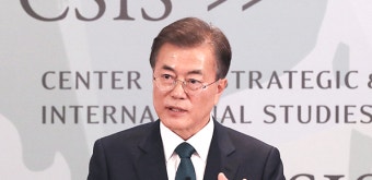 文 대통령 “대북 적대시 정책 추진않을 것…北 공격의도 없다”