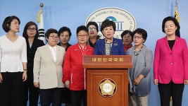 한국당 여성의원들 “靑 탁현민 행정관 사퇴해야”