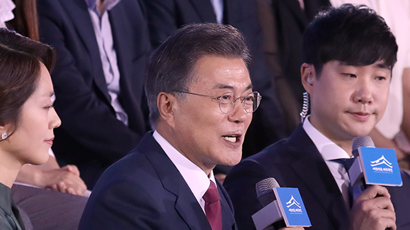 이 대통령, 취임 한 달 만에 국민 소통 강화 저변