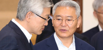 靑 “한반도 비핵화 원칙 변함 없어…전술핵 재배치 검토 안 해”