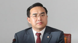 與 “박근혜정부 올해 예산 40%, 대선전에 다 썼다”