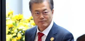 文대통령, 오늘 필리핀으로 이동…아세안 정상회의 등 참석