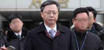 우병우, 3번째 영장 만에 결국 구속…“혐의사실 소명”