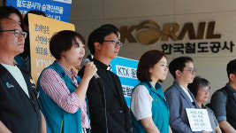KTX 해고 승무원, 철도공사 사장과 면담…“즉각 복직” 촉구