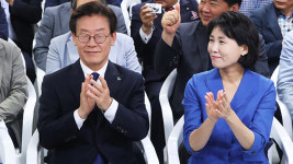 [포토] 출구조사 민주 압승 예상…엇갈린 민주-한국당 표정