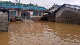 순천 주암면 집중호우로 하천 범람…주택 10여 채 침수