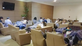 기내에서 연기 나 소화기 분사…괌 출발 항공편 15시간 지연