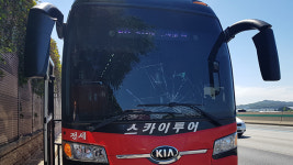경부고속도로에서 관광버스 3대 추돌…9명 다쳐