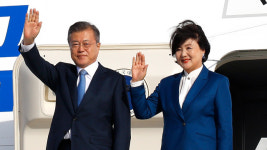 文 대통령 파리 도착…프랑스 국빈 방문 일정 시작