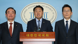야 3당 “의원정수 330석 확대·100% 연동형비례제 도입” 제안