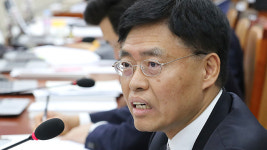 최교일 “상반신까지만 노출 허용 주점…가이드 고소”