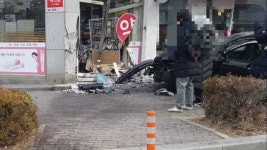 익산서 음주운전 차량 약국 돌진…인명피해 없어