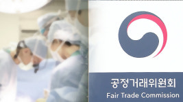 영업사원 수술에 참여시킨 의료기기 회사에 첫 과징금