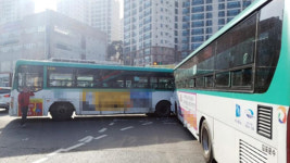 김포시 삼거리서 시내버스 간 추돌…9명 경상
