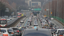 ‘3·1절 연휴 마지막날’…서해안고속도로 일부 정체