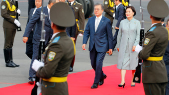 문 대통령 우즈베키스탄 도착…원격진료 현장 방문