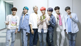 방탄소년단 ‘빌보드 200’ 세 번째 1위…“비틀스보다 빨랐다”