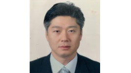 문 대통령 새 주치의로 강대환 부산대 교수 위촉…“지방 의사 최초”