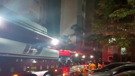 경기 남양주 아파트 지하주차장 차량 화재…주민 450명 대피