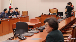 한국당 국토위원 반발…국회 국토위 전체회의 개의 무산
