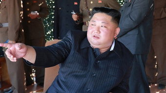 北 김정은, 새로 건조한 잠수함 시찰…“동해 작전배치 앞둬”
