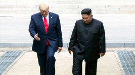 로이터·AP “美NSC 당국자, 지난 주 DMZ서 北만나 판문점회동 사진 전달”
