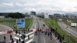 격화된 홍콩시위…공항 마비 시도하고 강한 반중 정서 드러내
