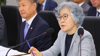 박은정 권익위원장 “조국 장관 딸 장학금, 학칙에 따라 따지면 될 것”