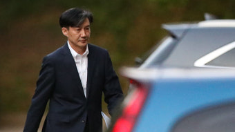문 대통령, 조국 법무부장관 사표 수리…오늘 자정까지 임기