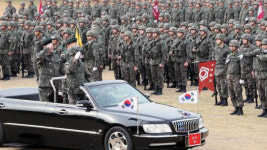 육군, SM그룹 회장 군 부대 사열 논란 조사 착수