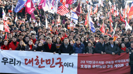 민주 “한국당, 합의 뒤집고 장외 정치선동”…4+1 선거법 모색