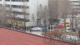거리는 썰렁…하나로마트는 마스크 사려고 ‘인산인해’