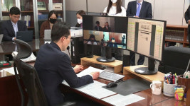 코로나19가 만든 ‘내 책상 앞 법원’…“판사와 영상통화해요”