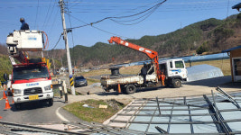 강풍에 날아온 지붕에 전선 끊겨…진주 700여 가구 정전