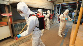 자가격리 통보 무시한 ‘접촉자 2명’ 첫 강제 격리조치