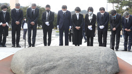 열린민주당, 봉하마을 묘역 참배…“노무현 정신 계승”