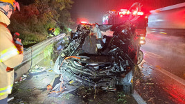 호남고속도로 여산휴게소 싼타페 가드레일 들이받아…3명사망 1명부상