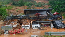 가평서 흙더미에 펜션 매몰돼 구조작업중…“3명 대피 못 해”