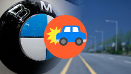판교IC 아래 교차로에서 BMW 가로등 들이받아