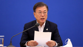 문 대통령 “4차 추경 7조 8천억 원 규모…소상공인·자영업자 최대 200만 원”