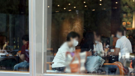 카페 매장서 음료 마실 수 있고, 일반음식점 밤 9시 이후 영업 가능