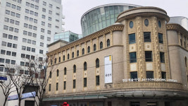 어젯밤 서울 명동예술극장 화재…1시간여 만에 진화