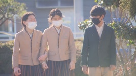 “한복 교복이 예쁘고 편해요”…강진 작천중 학생들