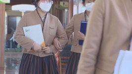 “한복 교복이 예쁘고 편해요”…강진 작천중 학생들