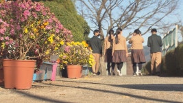 “한복 교복이 예쁘고 편해요”…강진 작천중 학생들