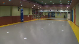 오늘부터 모든 실내체육시설 9인 이하 돌봄 교습 허용…형평성 논란은 여전